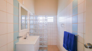 Grote Berg apartment bathroom